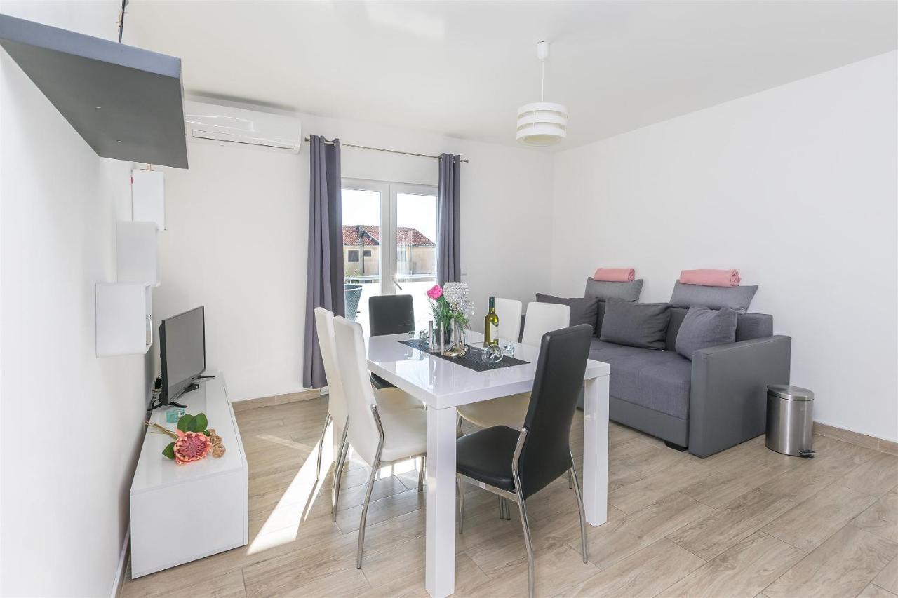 Apartments Lorenzo 로크바 로고즈니차 외부 사진