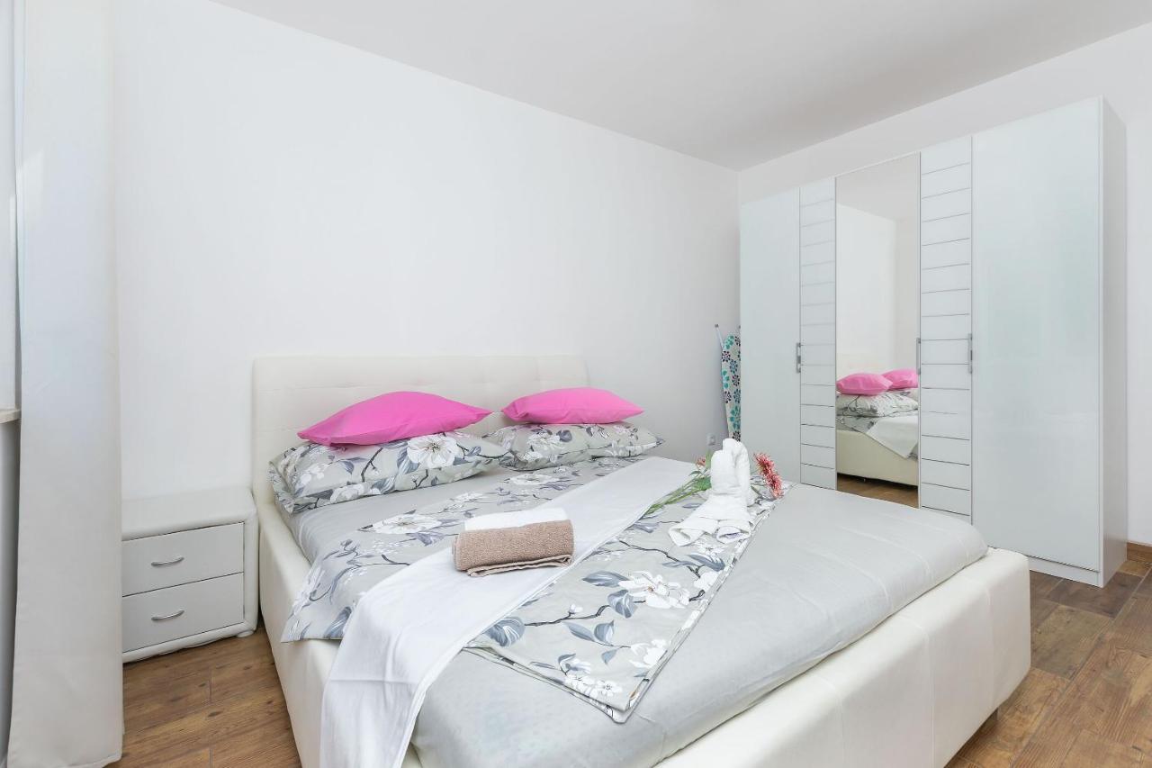 Apartments Lorenzo 로크바 로고즈니차 외부 사진
