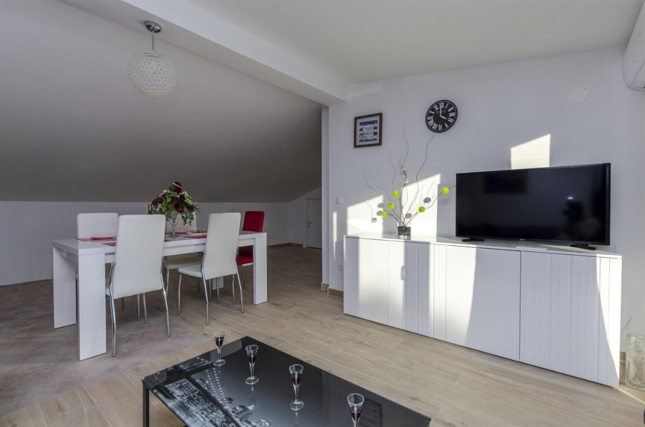 Apartments Lorenzo 로크바 로고즈니차 외부 사진